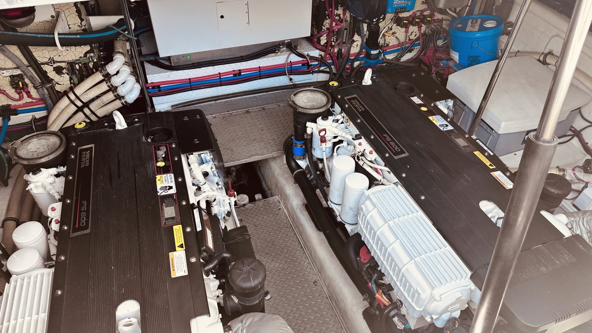 2012 Formula 45 Yacht — photo 25