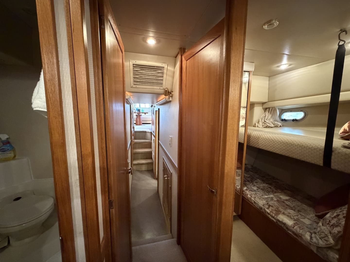 1999 Bayliner 4788 — photo 34