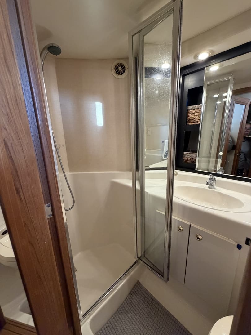 1999 Bayliner 4788 — photo 32