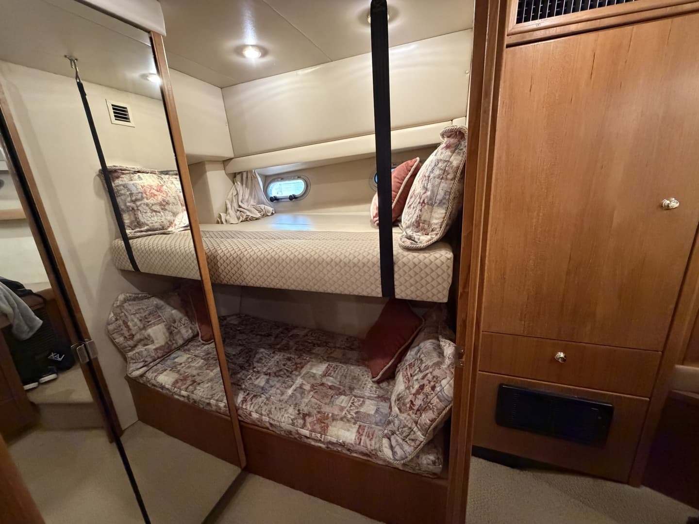 1999 Bayliner 4788 — photo 35