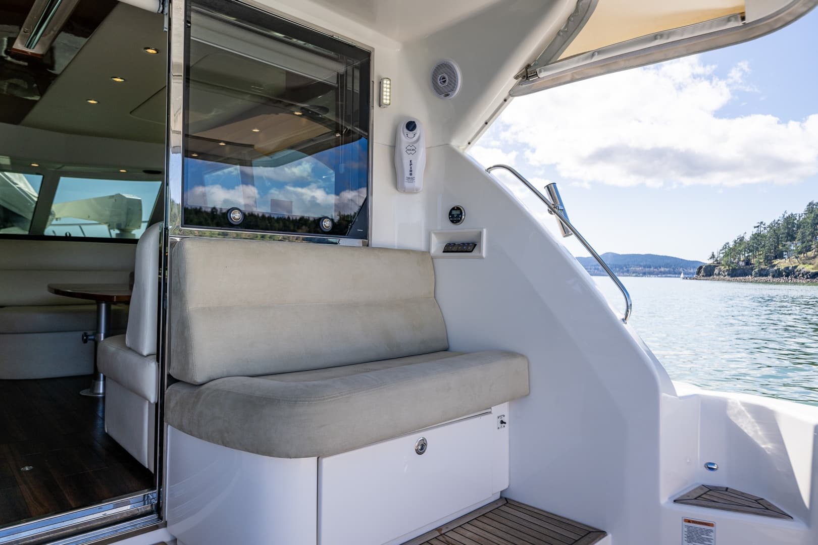 2011 Riviera 43 Open Flybridge — photo 8