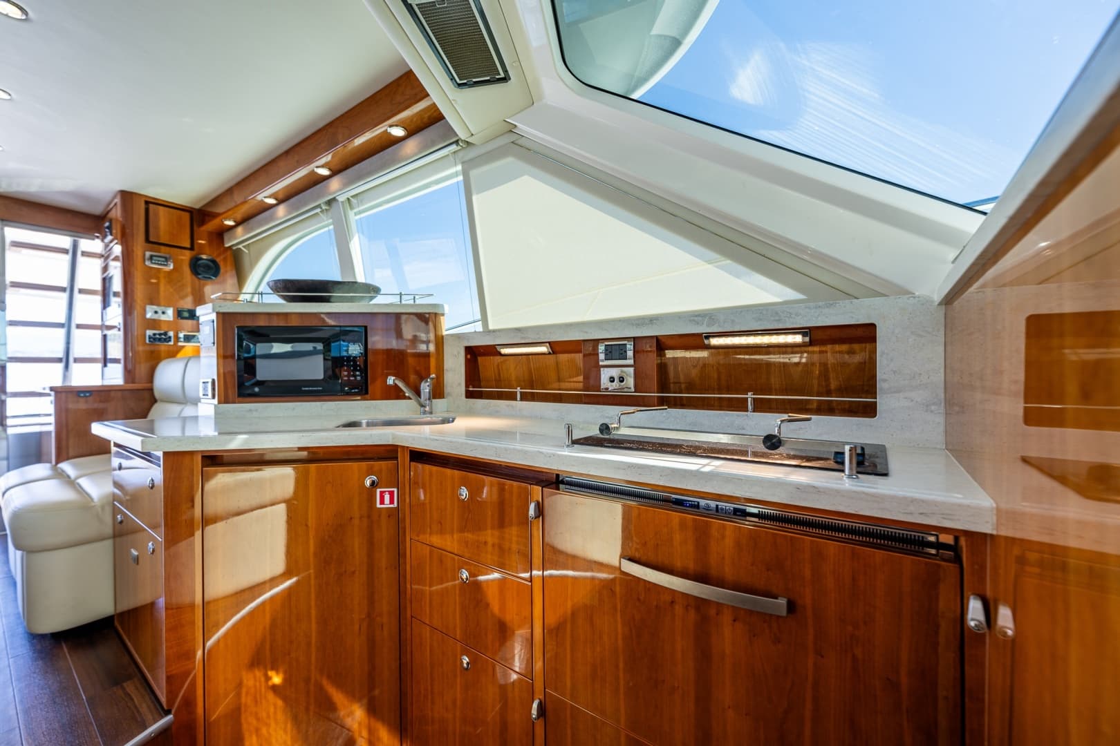 2011 Riviera 43 Open Flybridge — photo 17