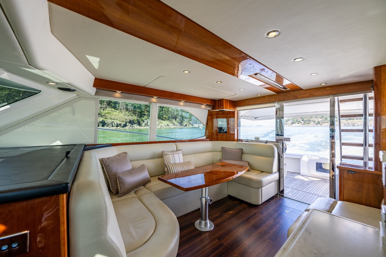 2011 Riviera 43 Open Flybridge — photo 15