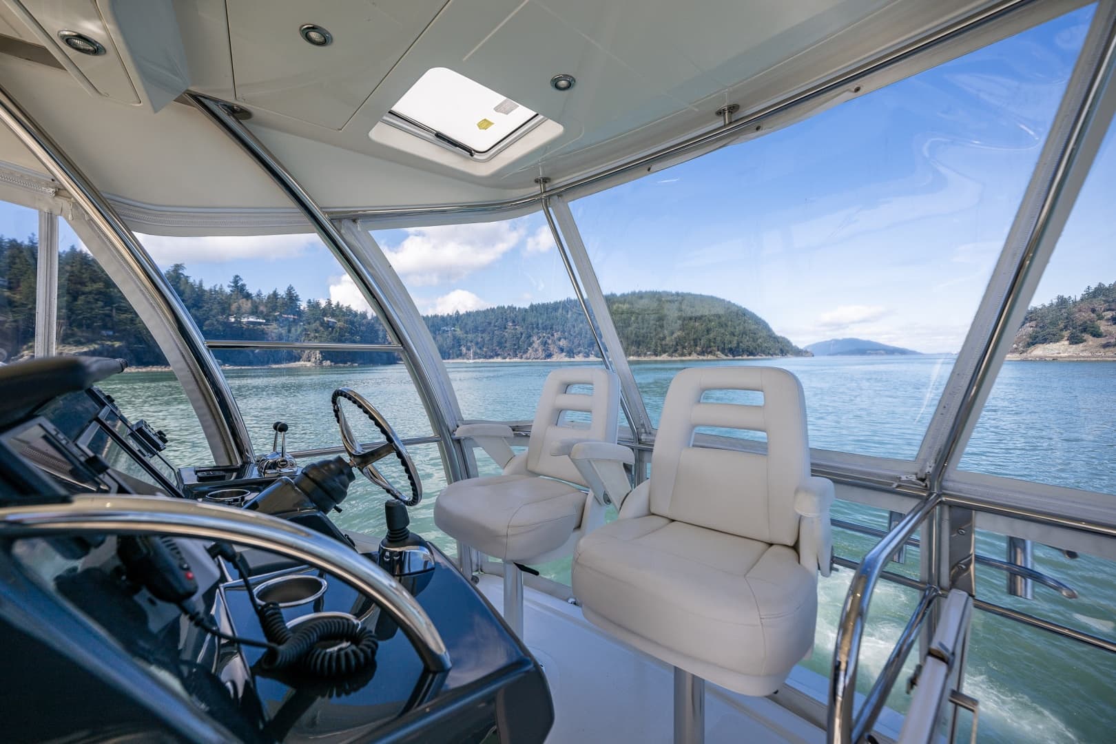 2011 Riviera 43 Open Flybridge — photo 13