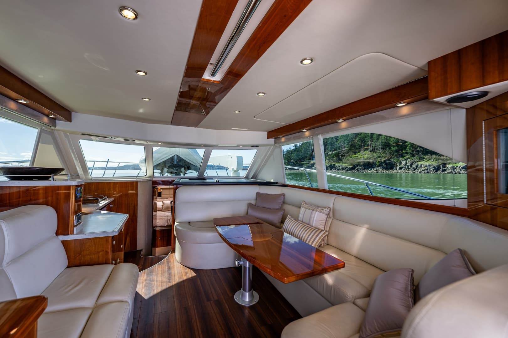 2011 Riviera 43 Open Flybridge — photo 14