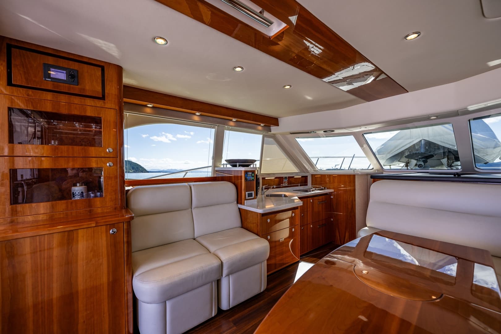 2011 Riviera 43 Open Flybridge — photo 16