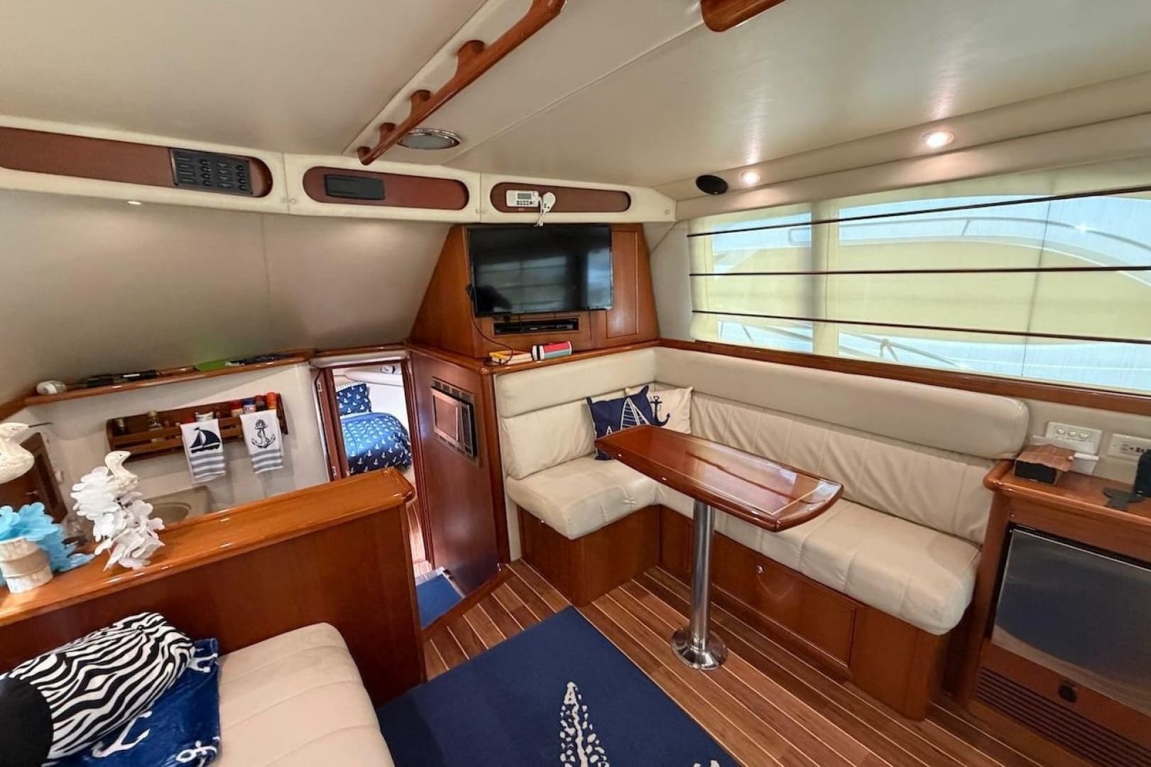 2005 Riviera 37 Flybridge — photo 11