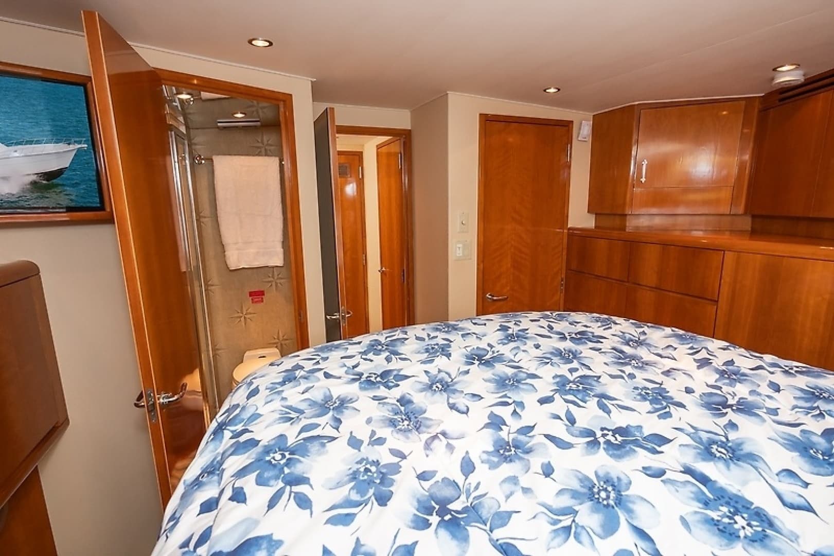 2001 Hatteras 60 Convertible — photo 35