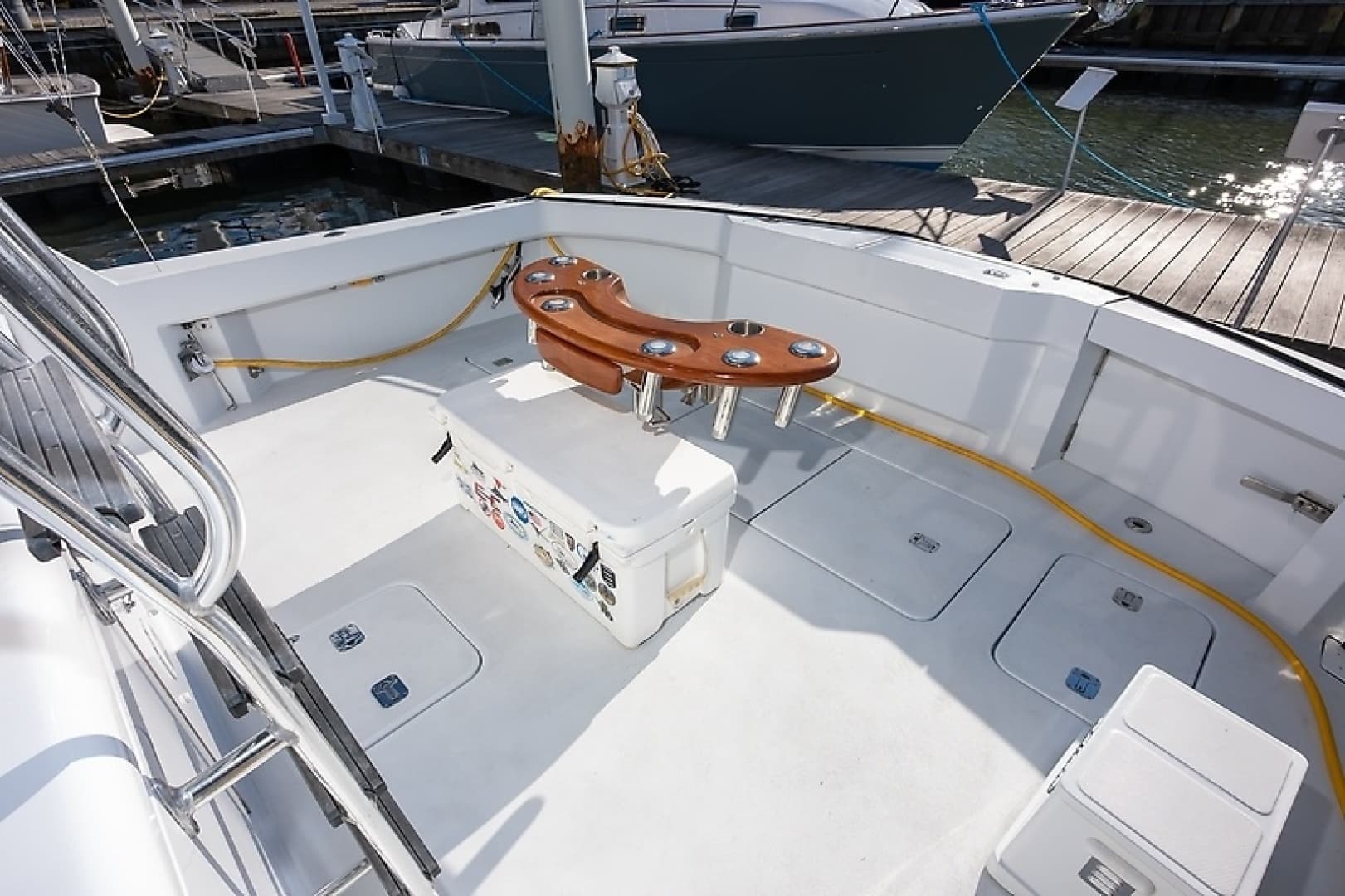 2001 Hatteras 60 Convertible — photo 13