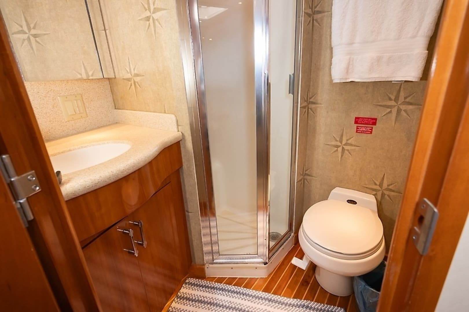 2001 Hatteras 60 Convertible — photo 36