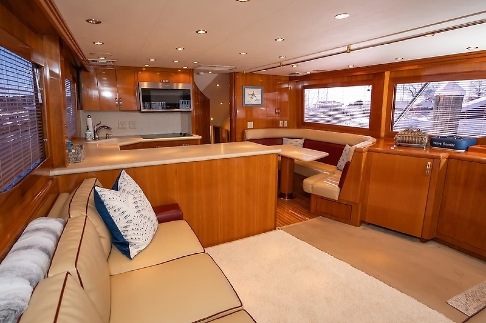 2001 Hatteras 60 Convertible — photo 22