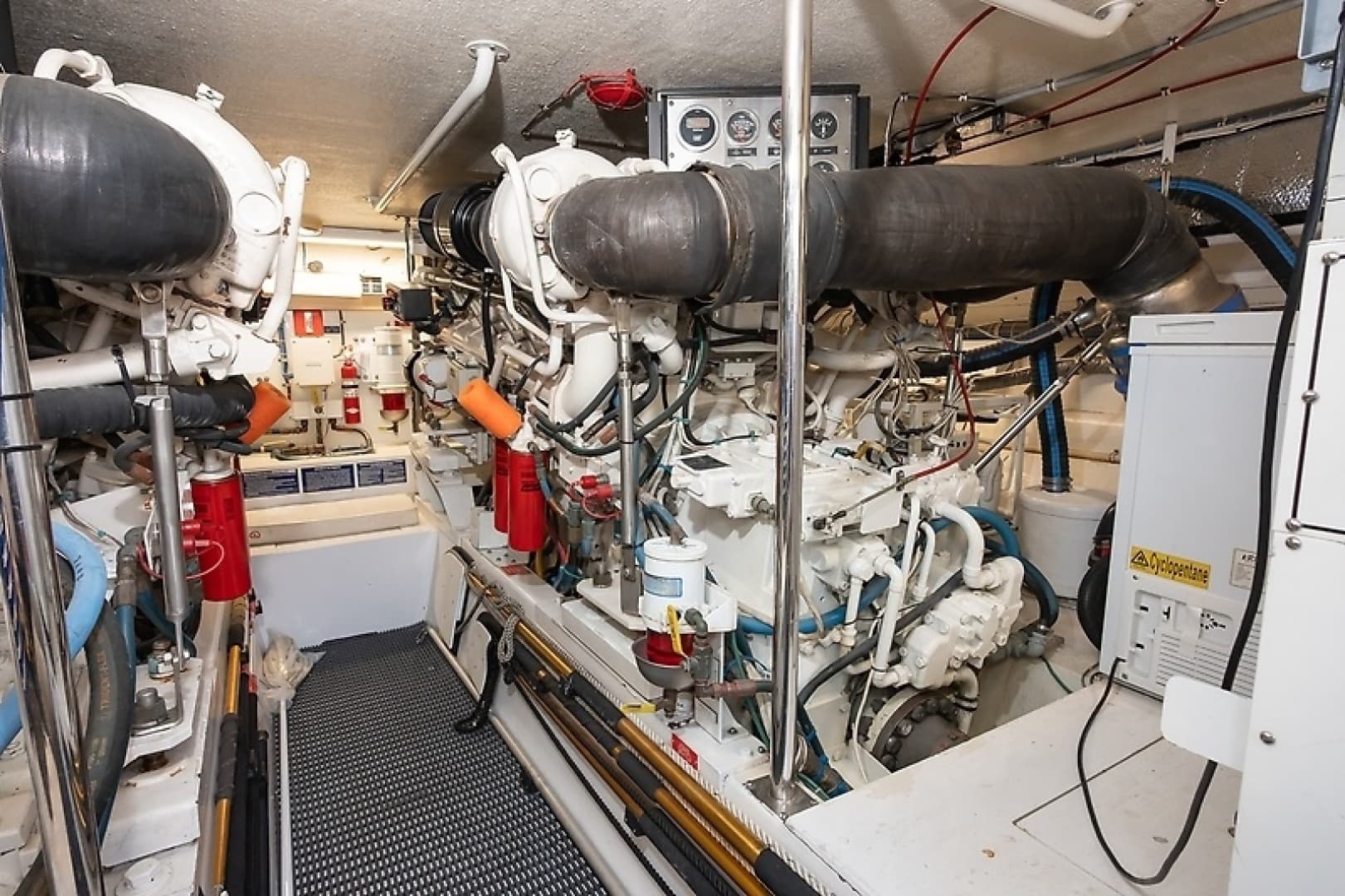 2001 Hatteras 60 Convertible — photo 42