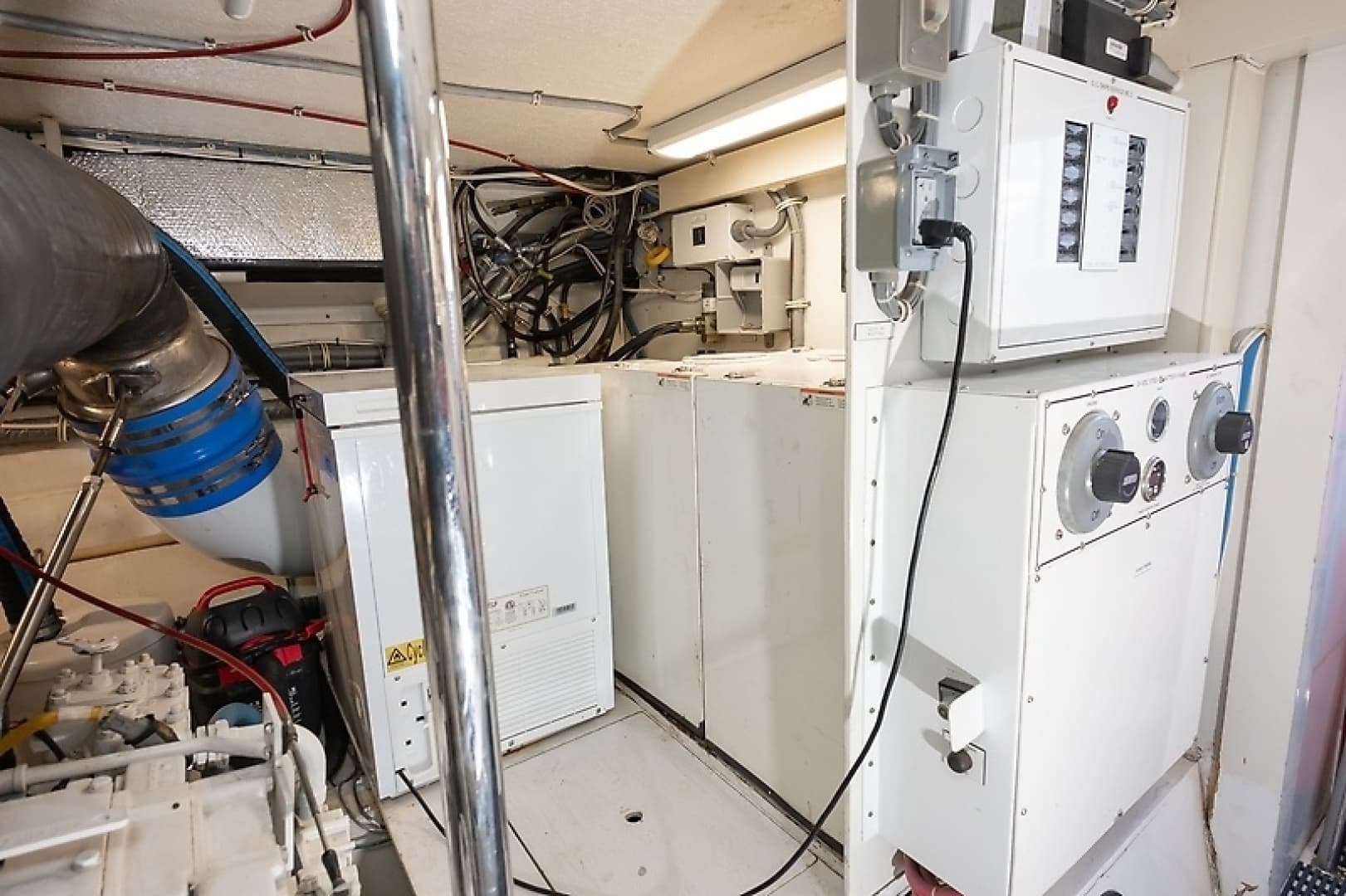 2001 Hatteras 60 Convertible — photo 44