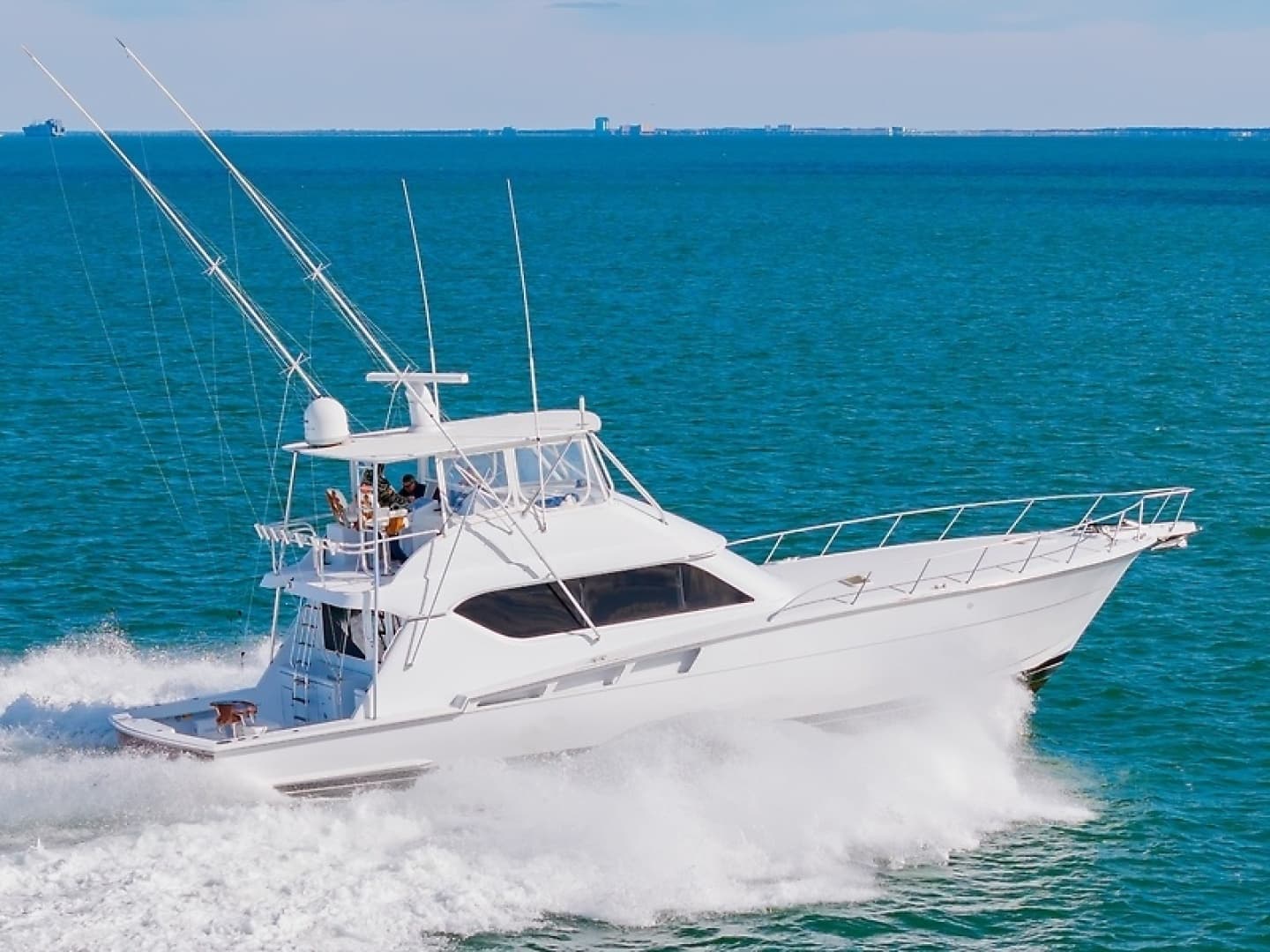 2001 Hatteras 60 Convertible — photo 2