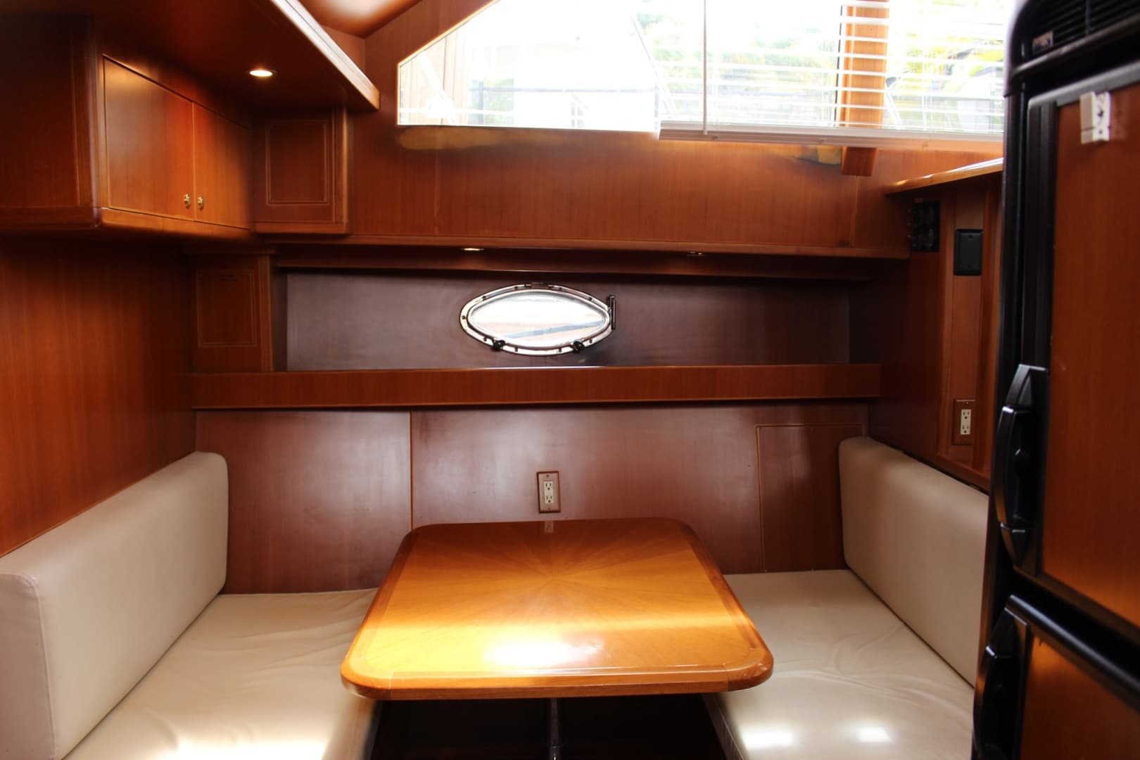2007 Jefferson Motor Yacht — photo 13
