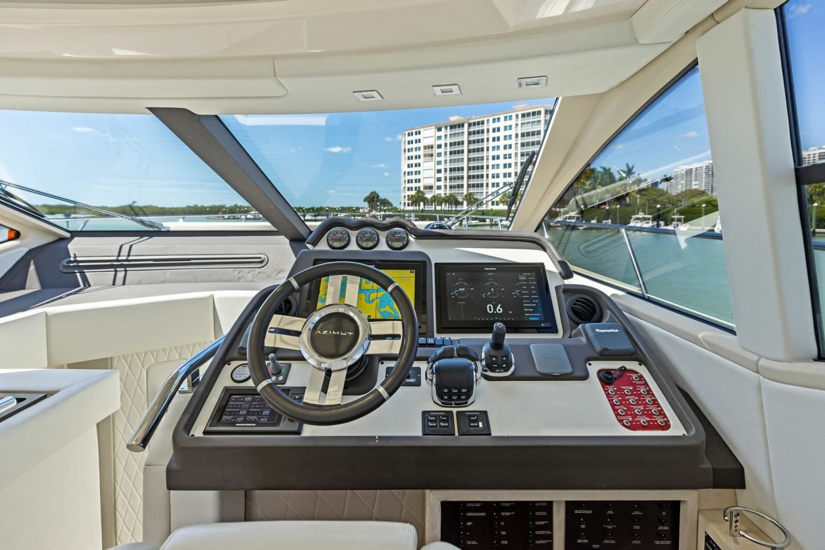 2015 Azimut 55S — photo 35