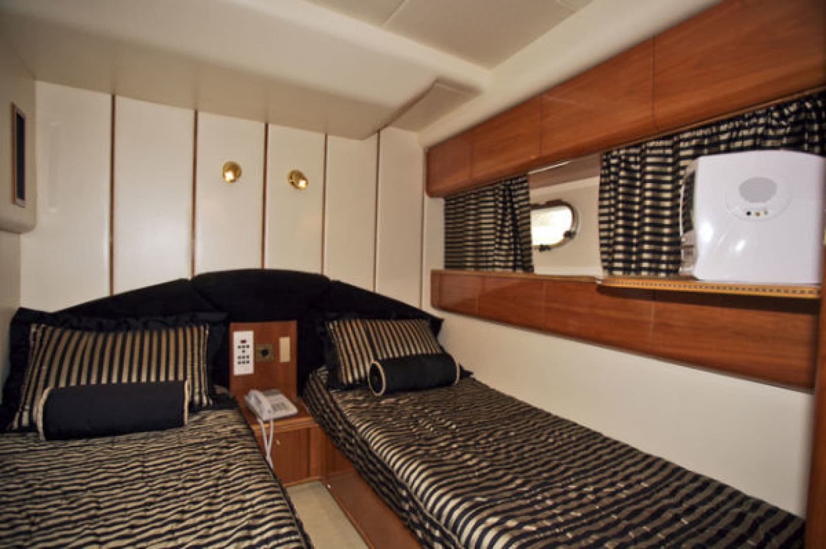 1999 Viking Sport Cruiser — photo 12