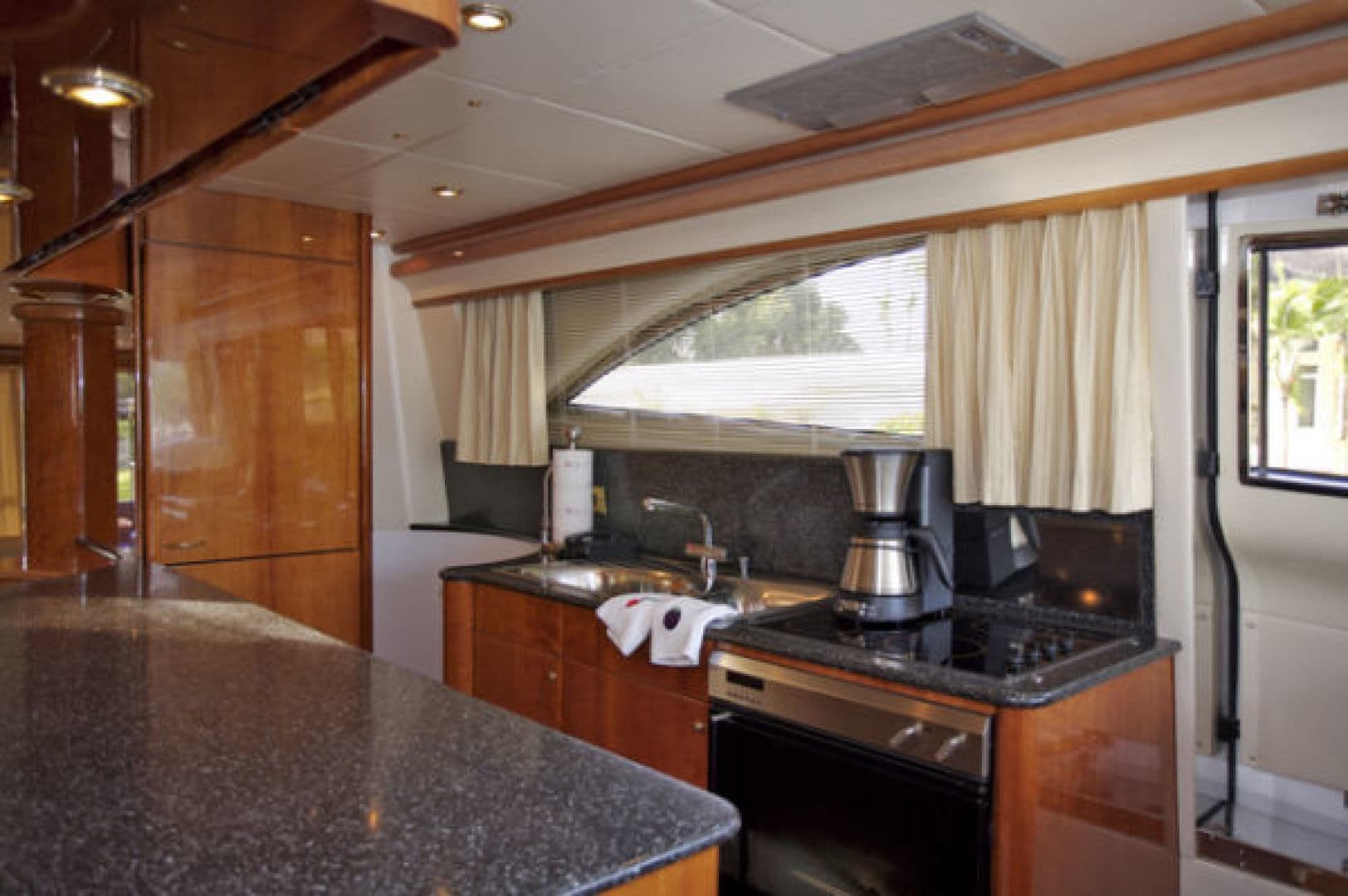 1999 Viking Sport Cruiser — photo 5