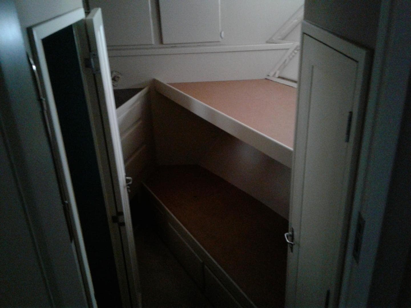 1991 Hatteras Cockpit — photo 9