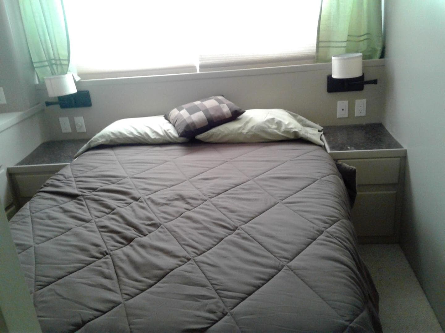 1991 Hatteras Cockpit — photo 4