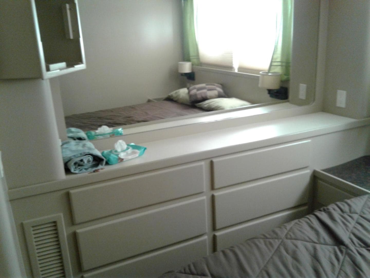 1991 Hatteras Cockpit — photo 6