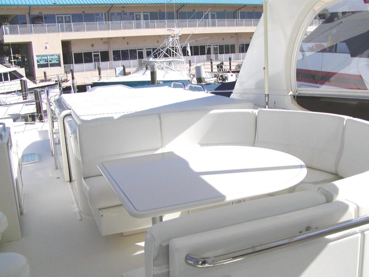 1996 Lazzara Yachts Grand Salon — photo 16
