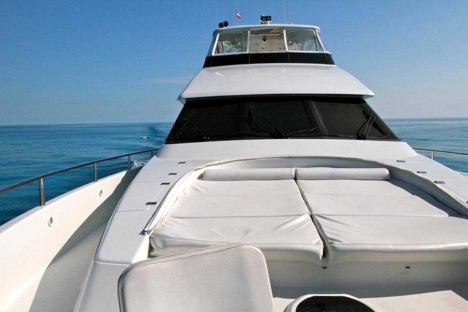 1996 Lazzara Yachts Grand Salon — photo 10