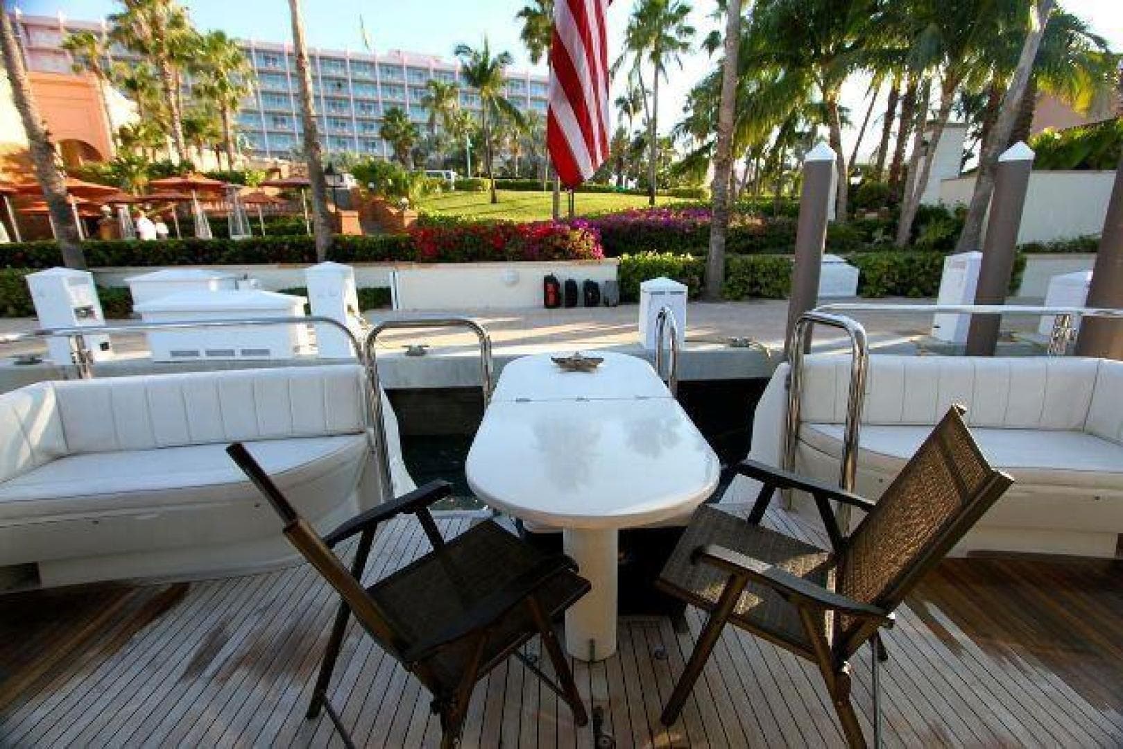 1996 Lazzara Yachts Grand Salon — photo 13