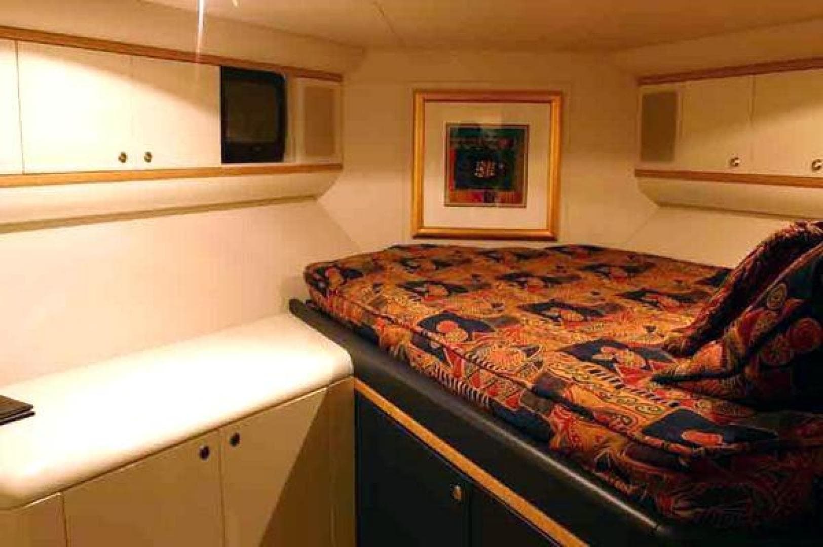 1996 Lazzara Yachts Grand Salon — photo 9