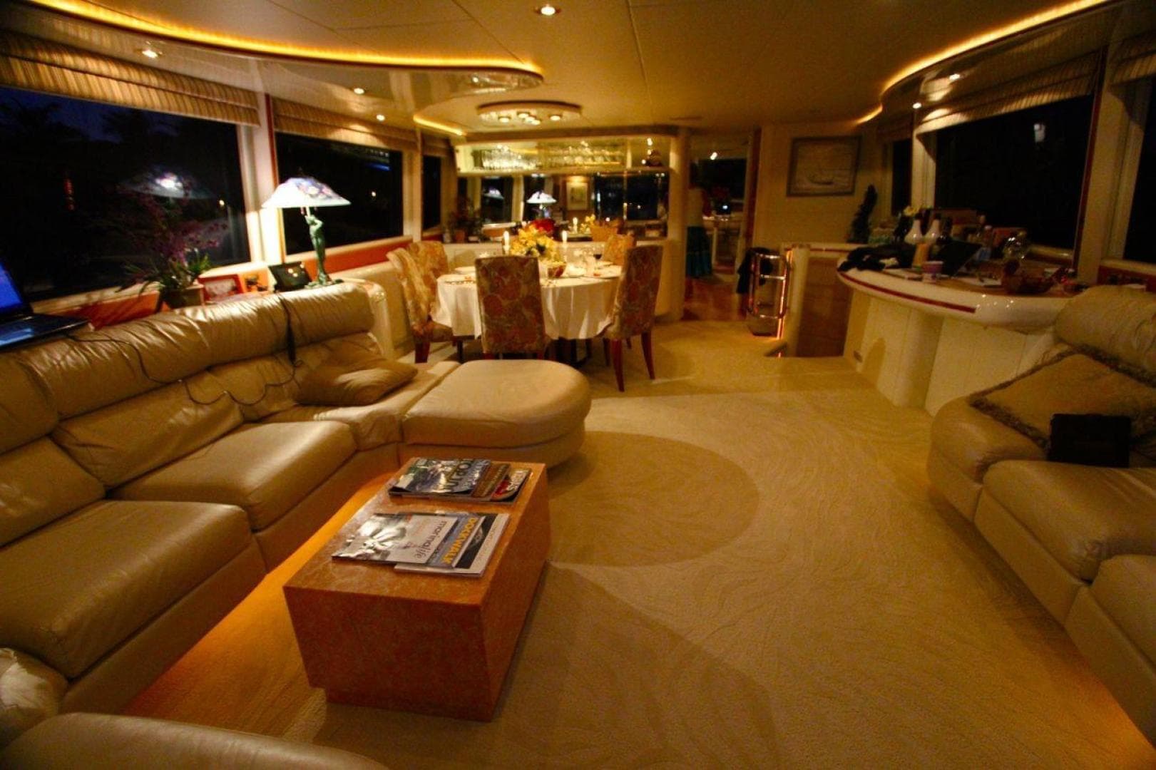1996 Lazzara Yachts Grand Salon — photo 2