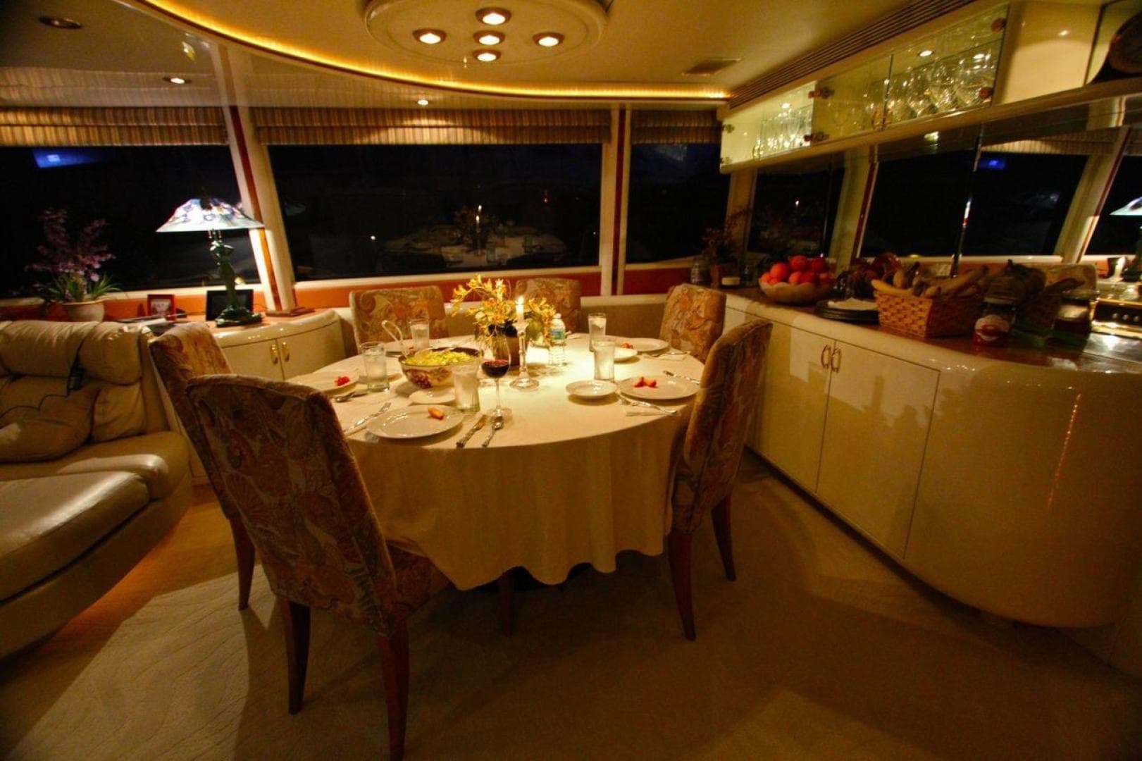 1996 Lazzara Yachts Grand Salon — photo 3