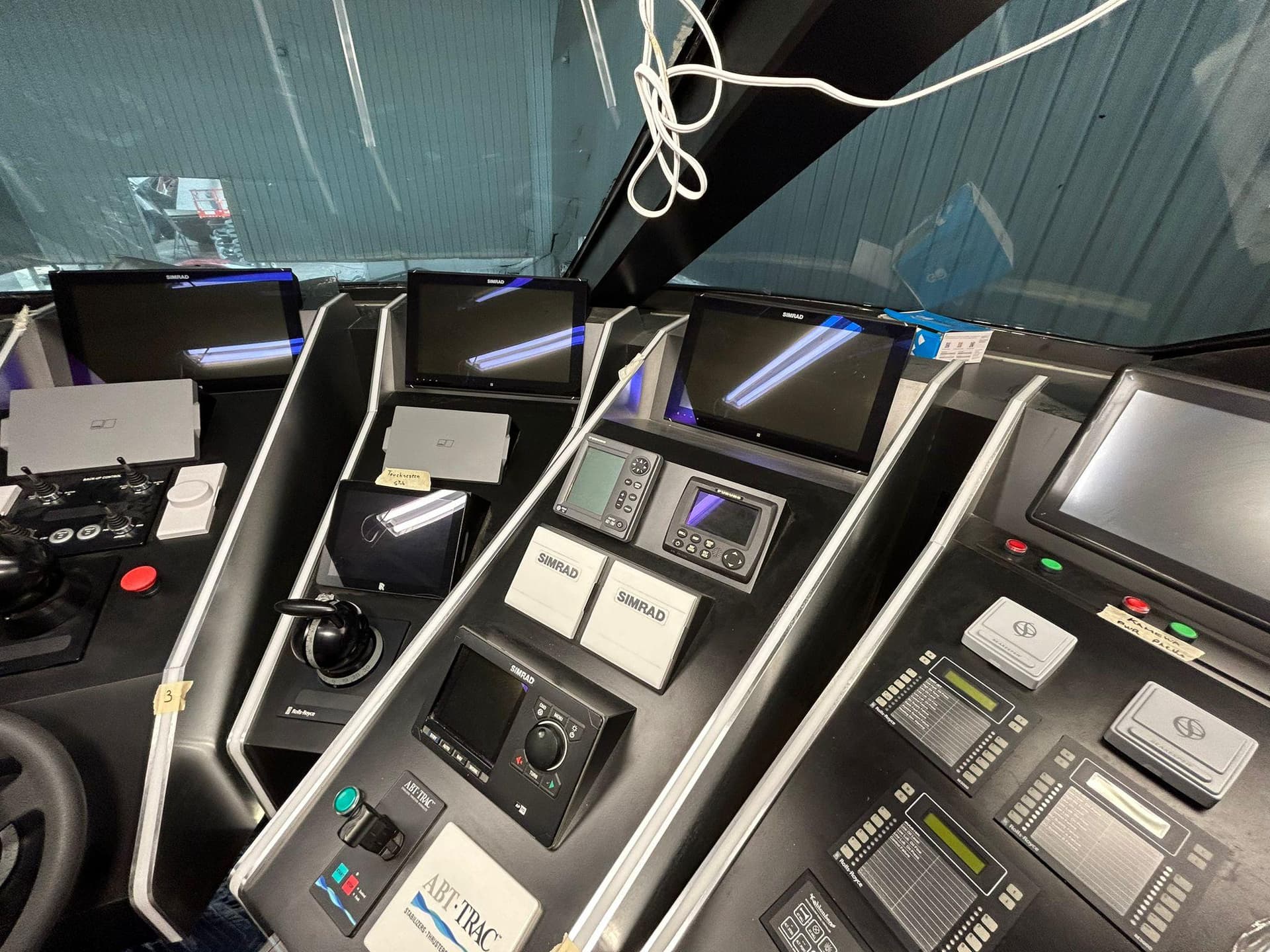 1992 Heesen 141 — photo 34