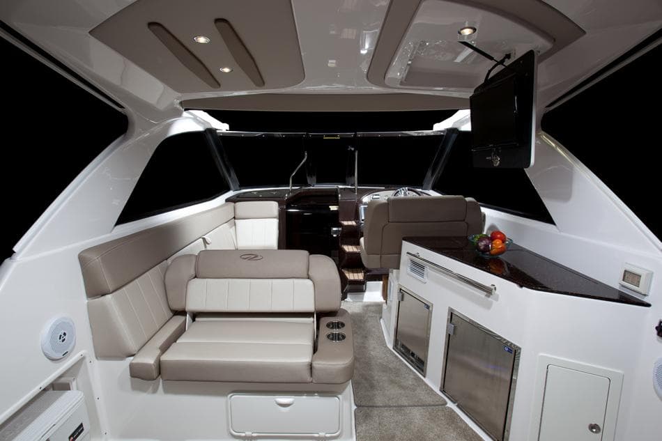 2015 Regal 35 Sport Coupe — photo 4