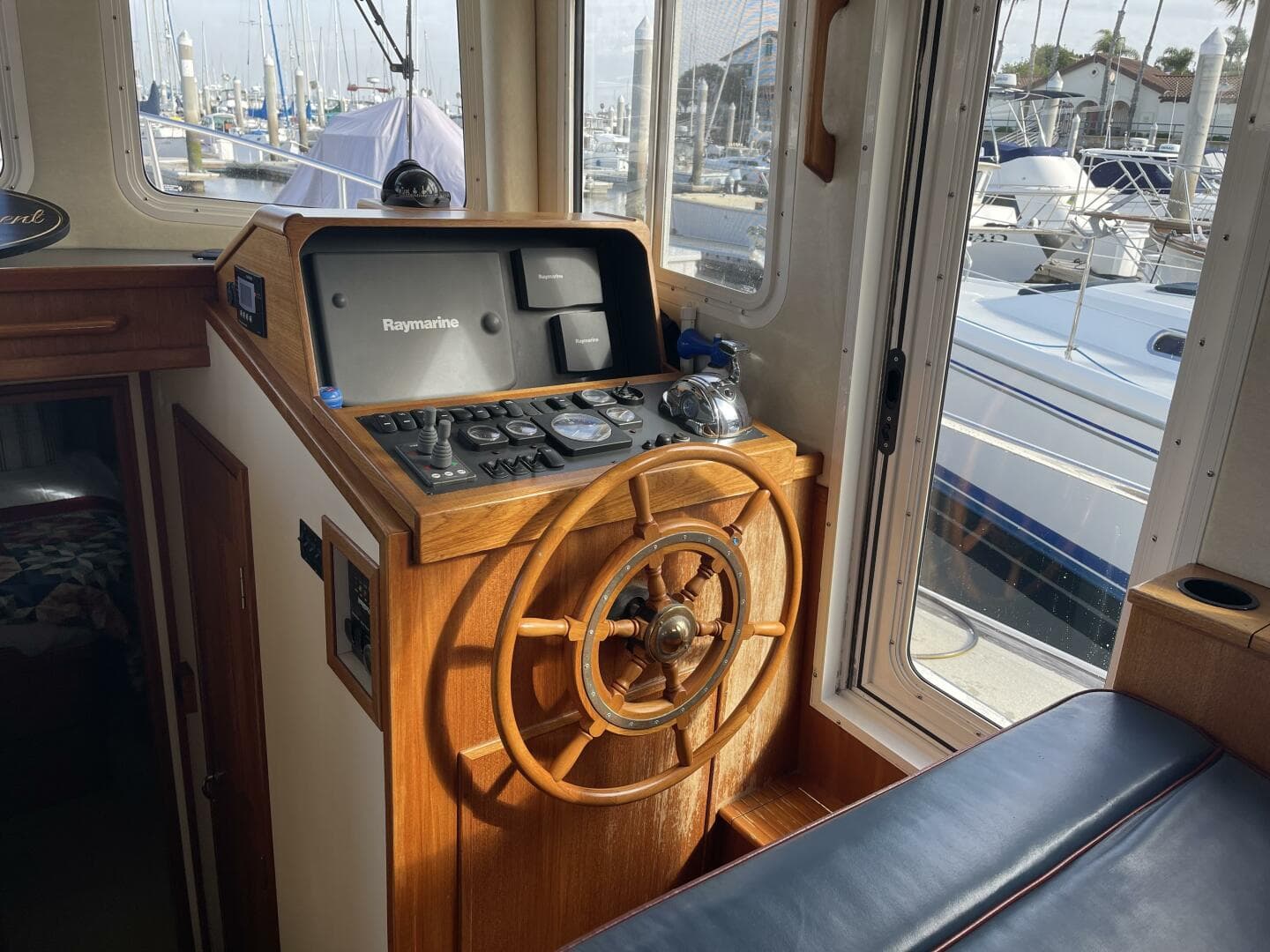 2005 Nordic Tugs 37 — photo 12