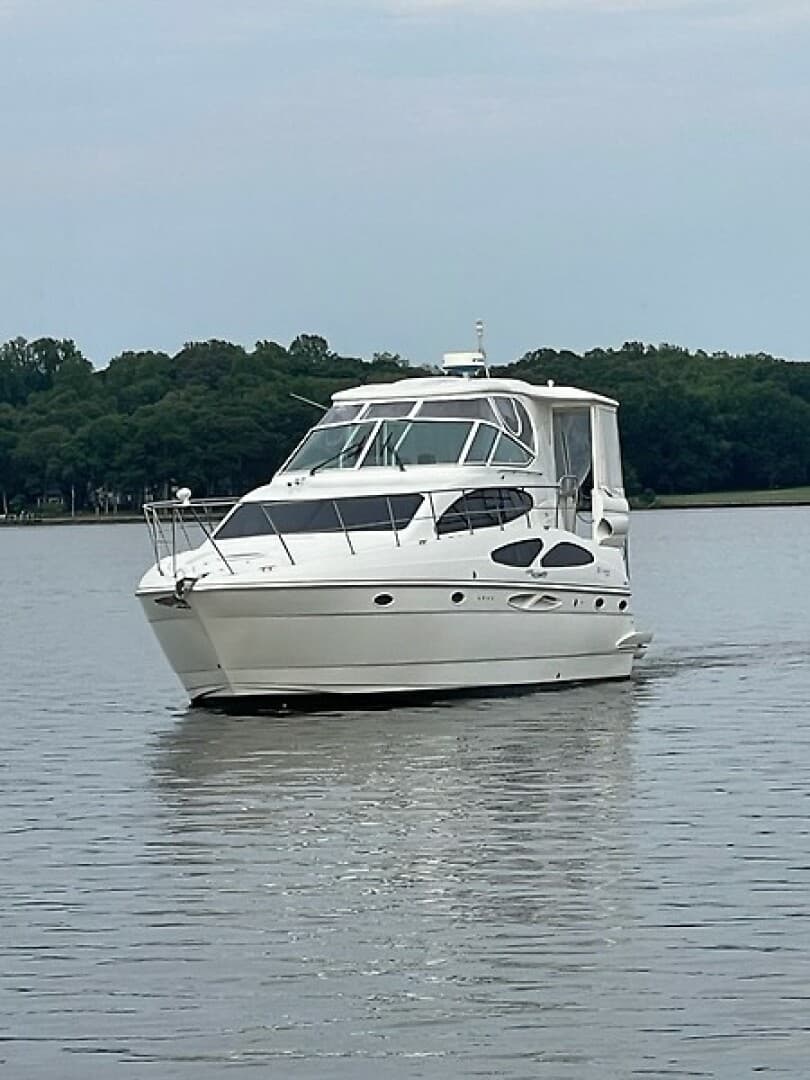 2004 Cruisers Yachts 405 Express