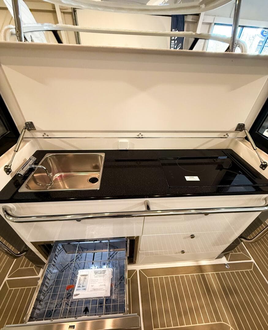 2022 Nimbus T11 — photo 35