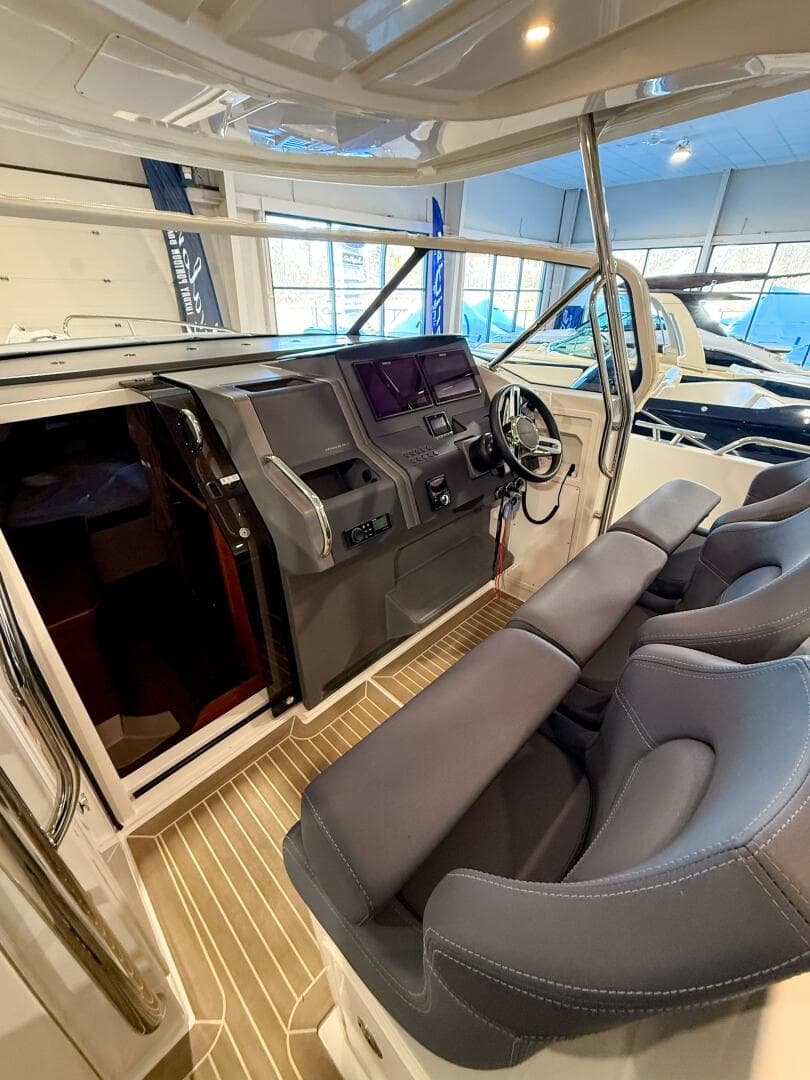 2022 Nimbus T11 — photo 34