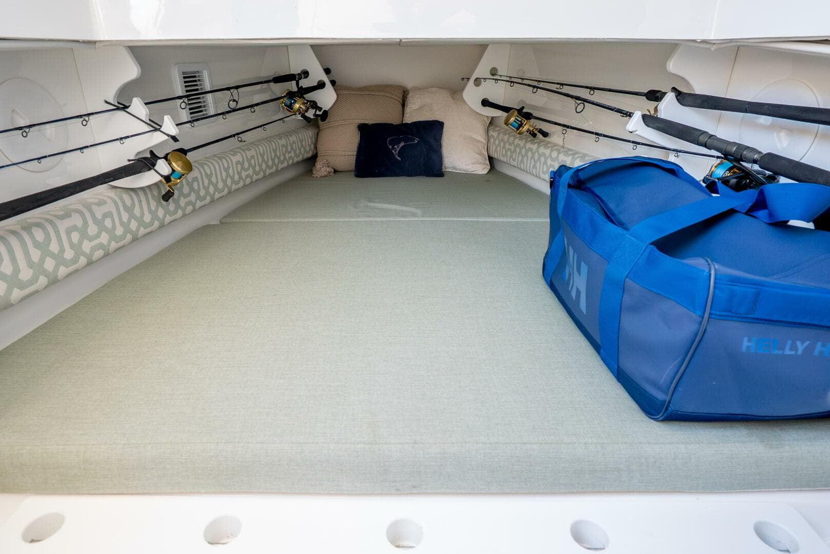 2021 Regulator 34 — photo 19