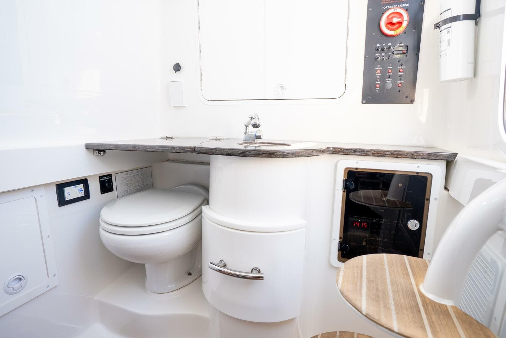 2021 Regulator 34 — photo 20