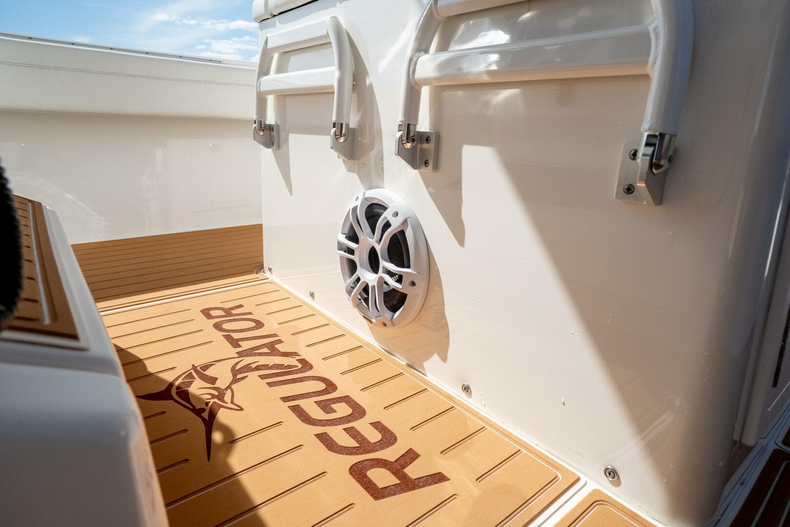 2021 Regulator 34 — photo 11