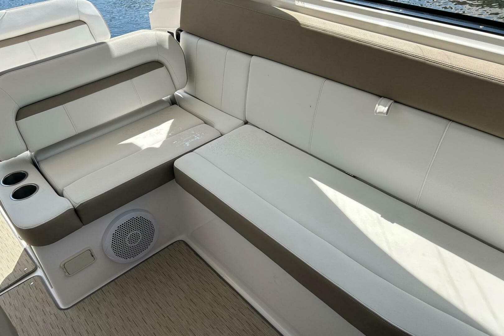 2016 Regal 35 Sport Coupe — photo 14