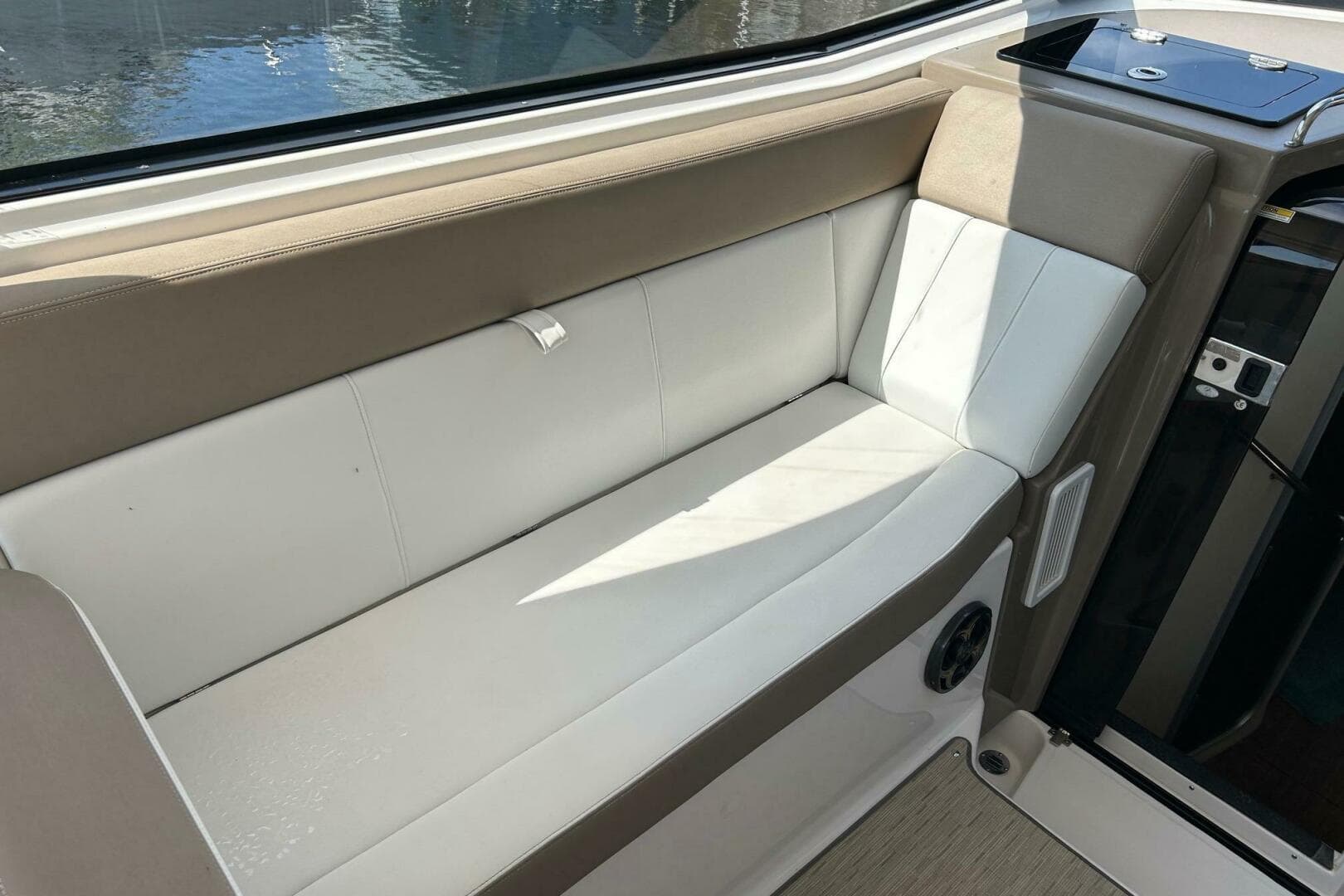 2016 Regal 35 Sport Coupe — photo 13