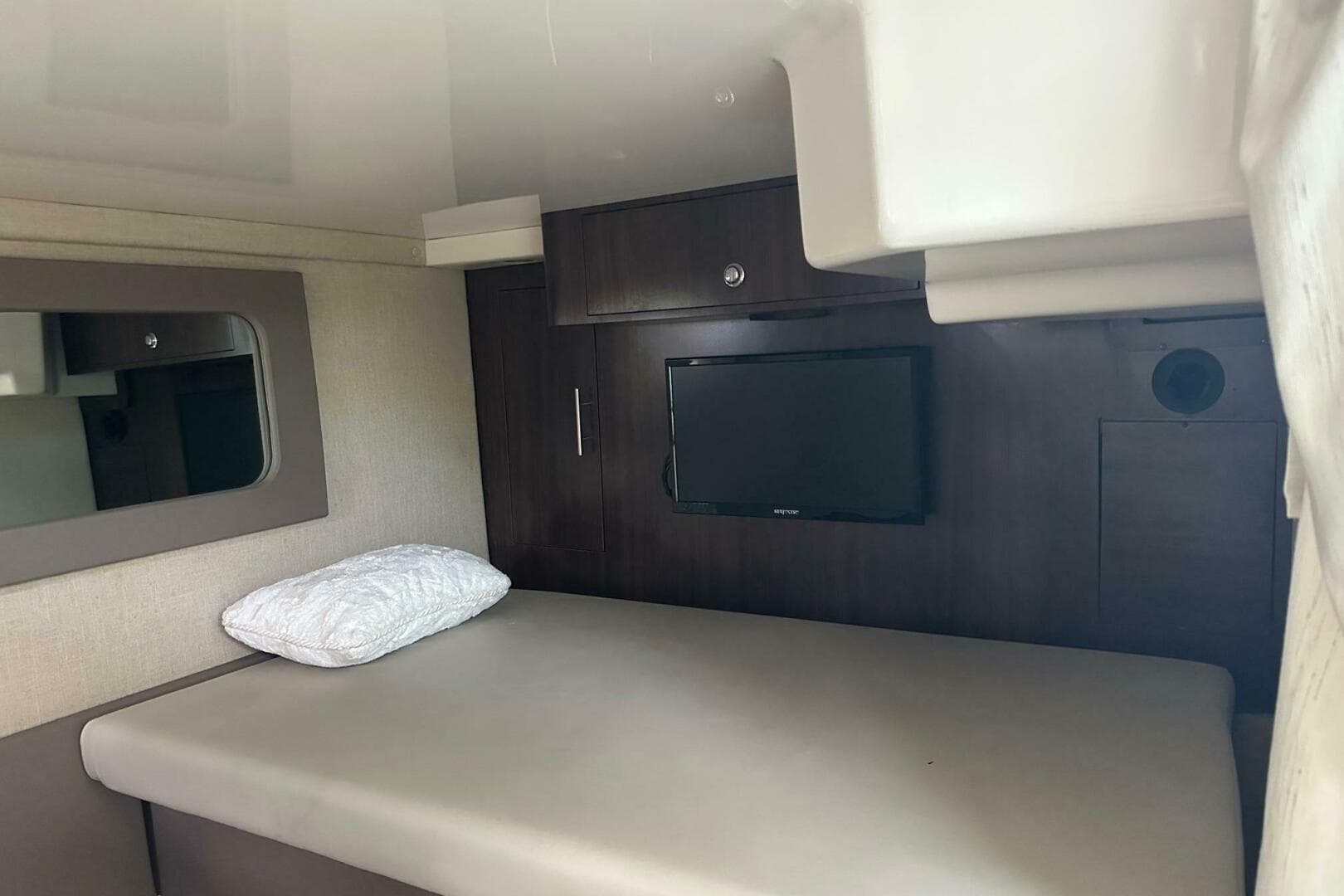 2016 Regal 35 Sport Coupe — photo 22