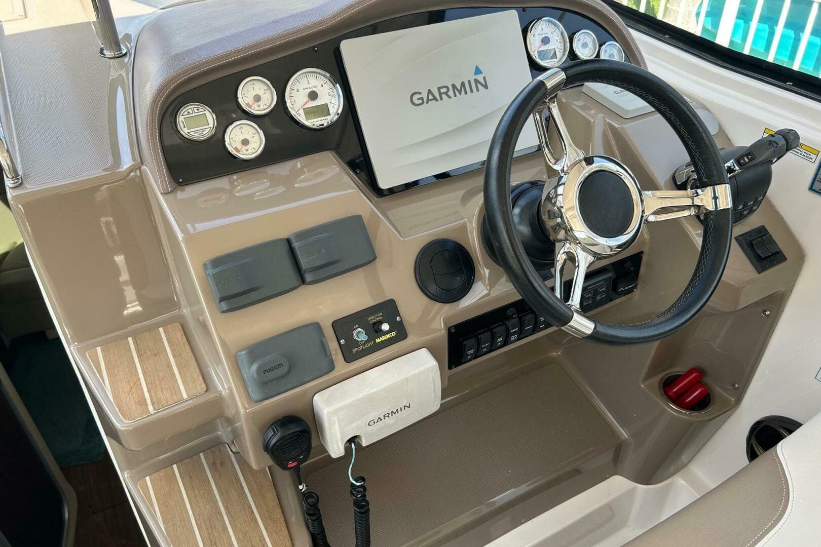 2016 Regal 35 Sport Coupe — photo 6