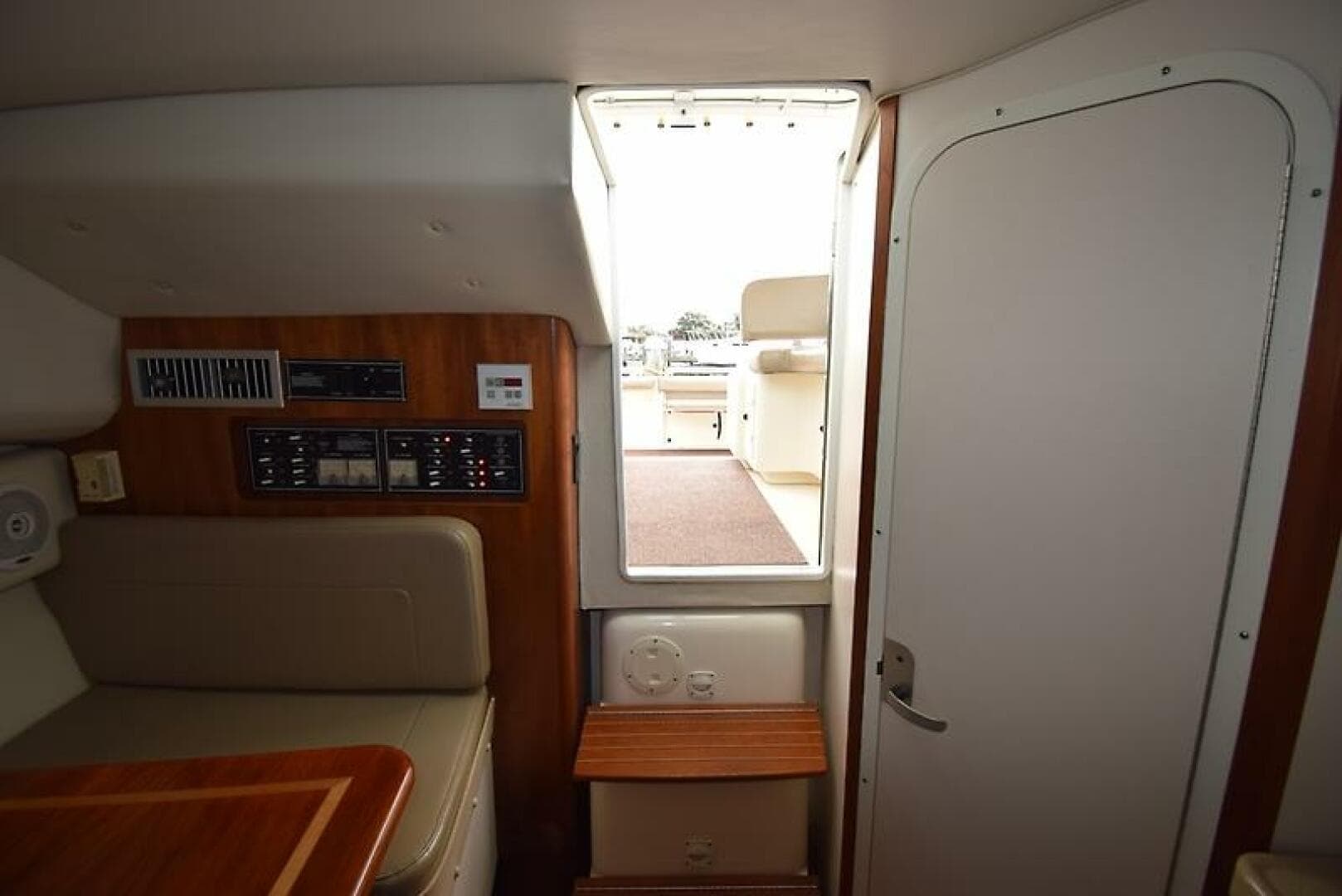 2003 Pursuit 3000 Express — photo 28