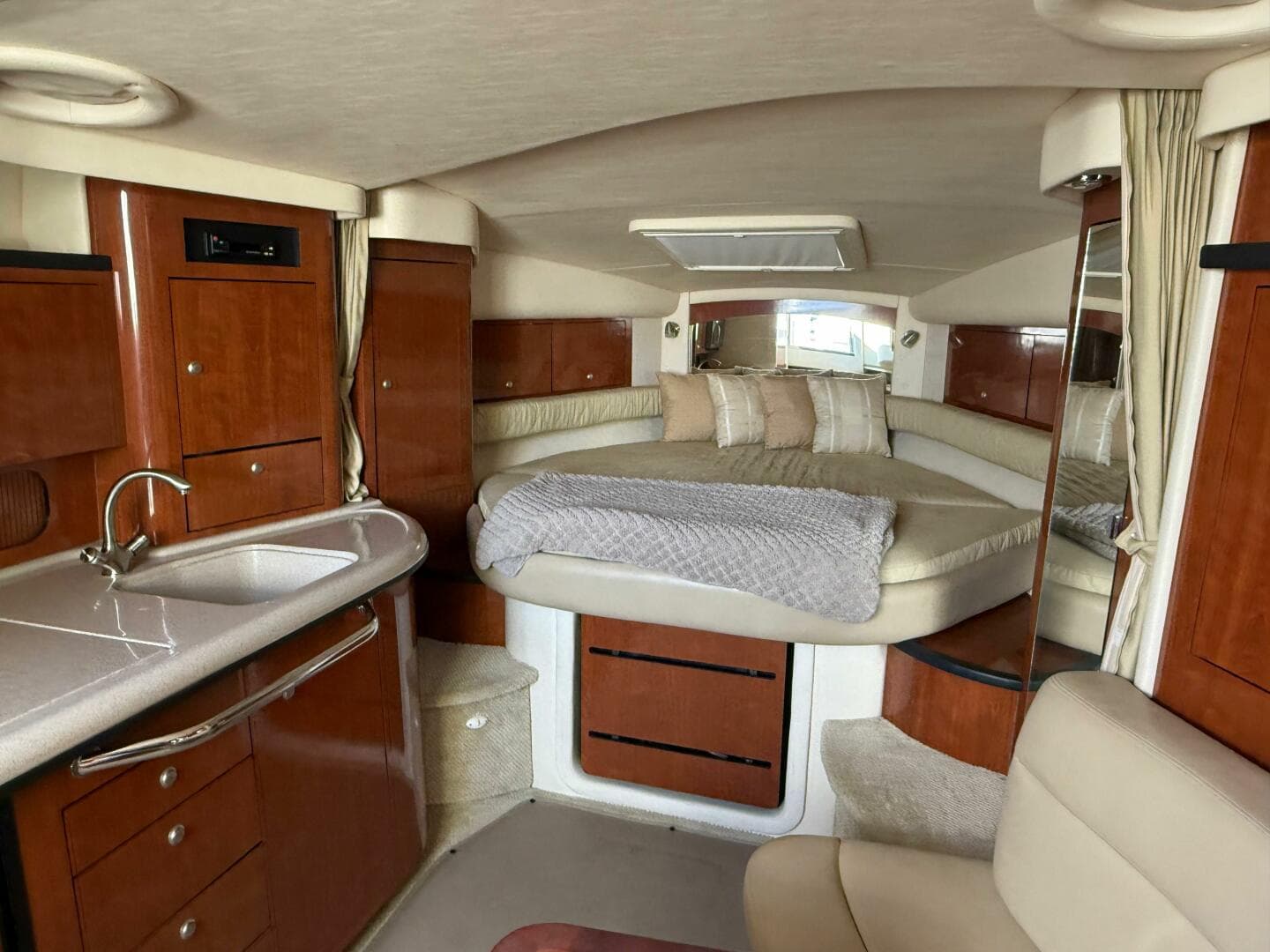 2007 Sea Ray 340 Sundancer — photo 3