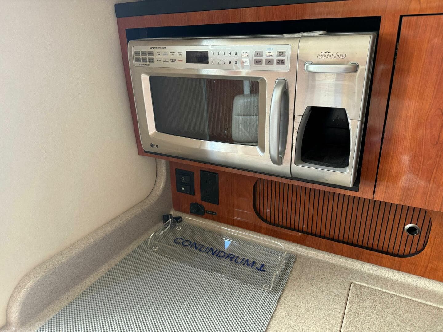 2007 Sea Ray 340 Sundancer — photo 19