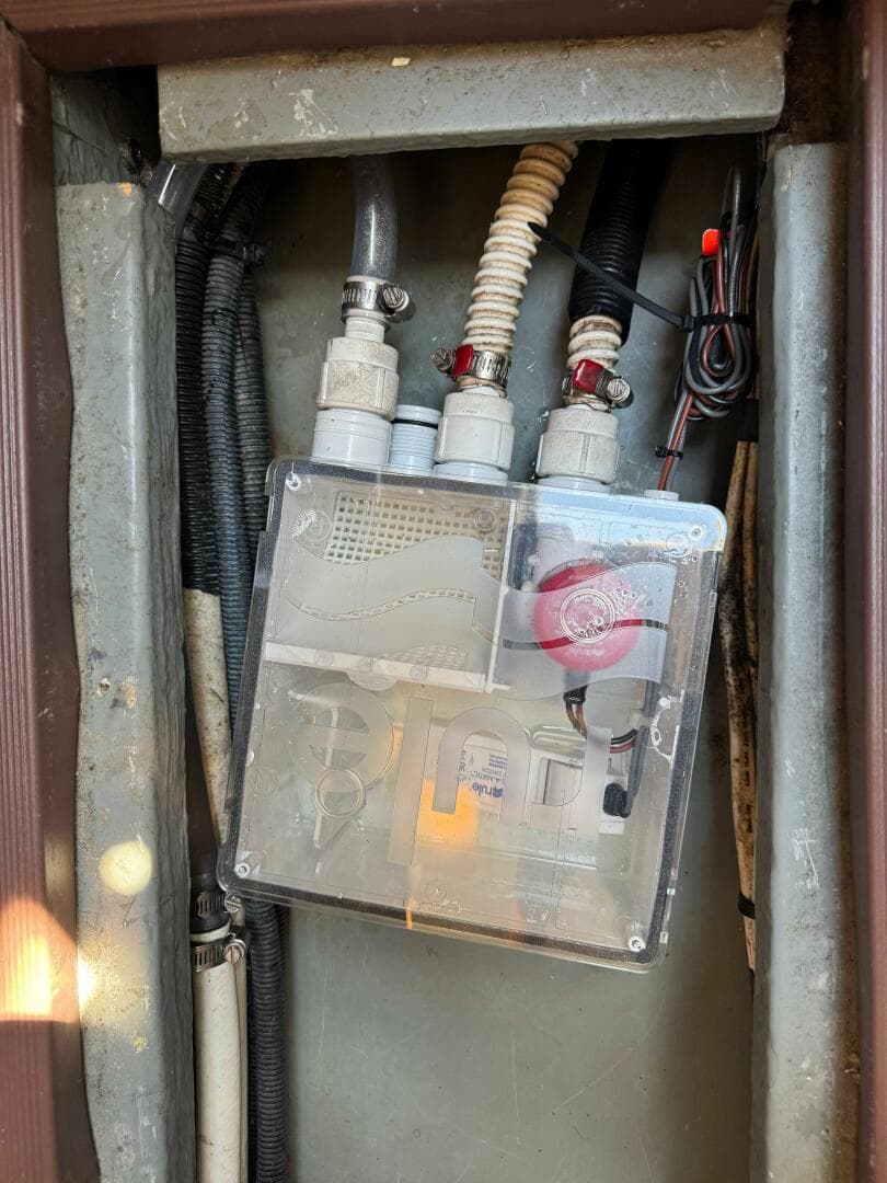 1997 Sea Ray 330 Sundancer — photo 23