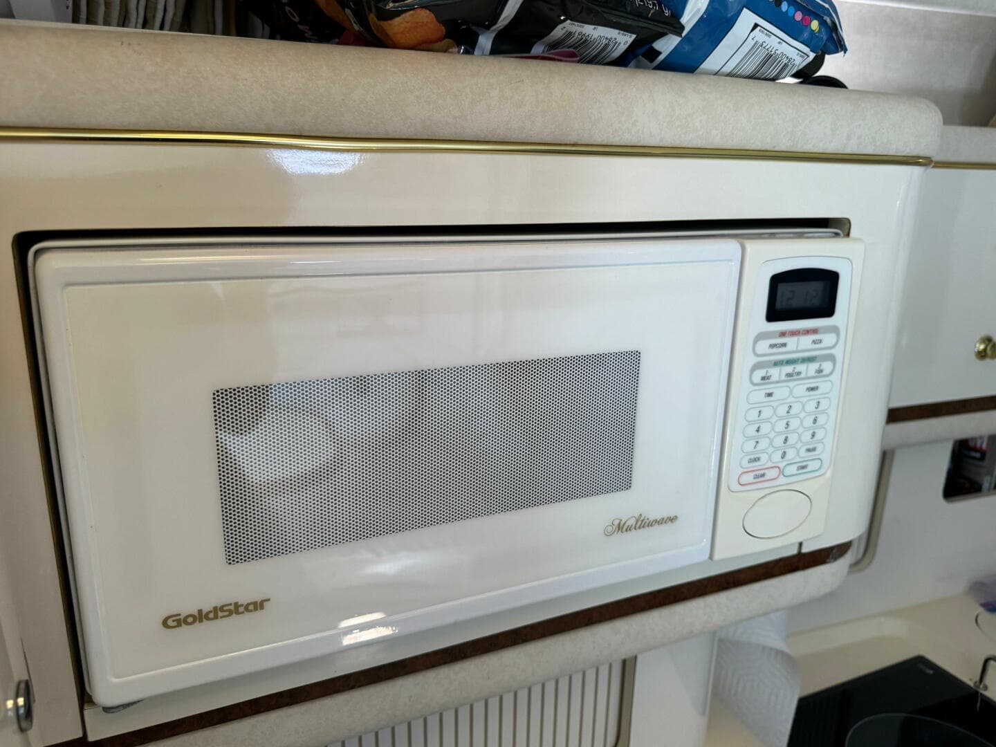 1997 Sea Ray 330 Sundancer — photo 19