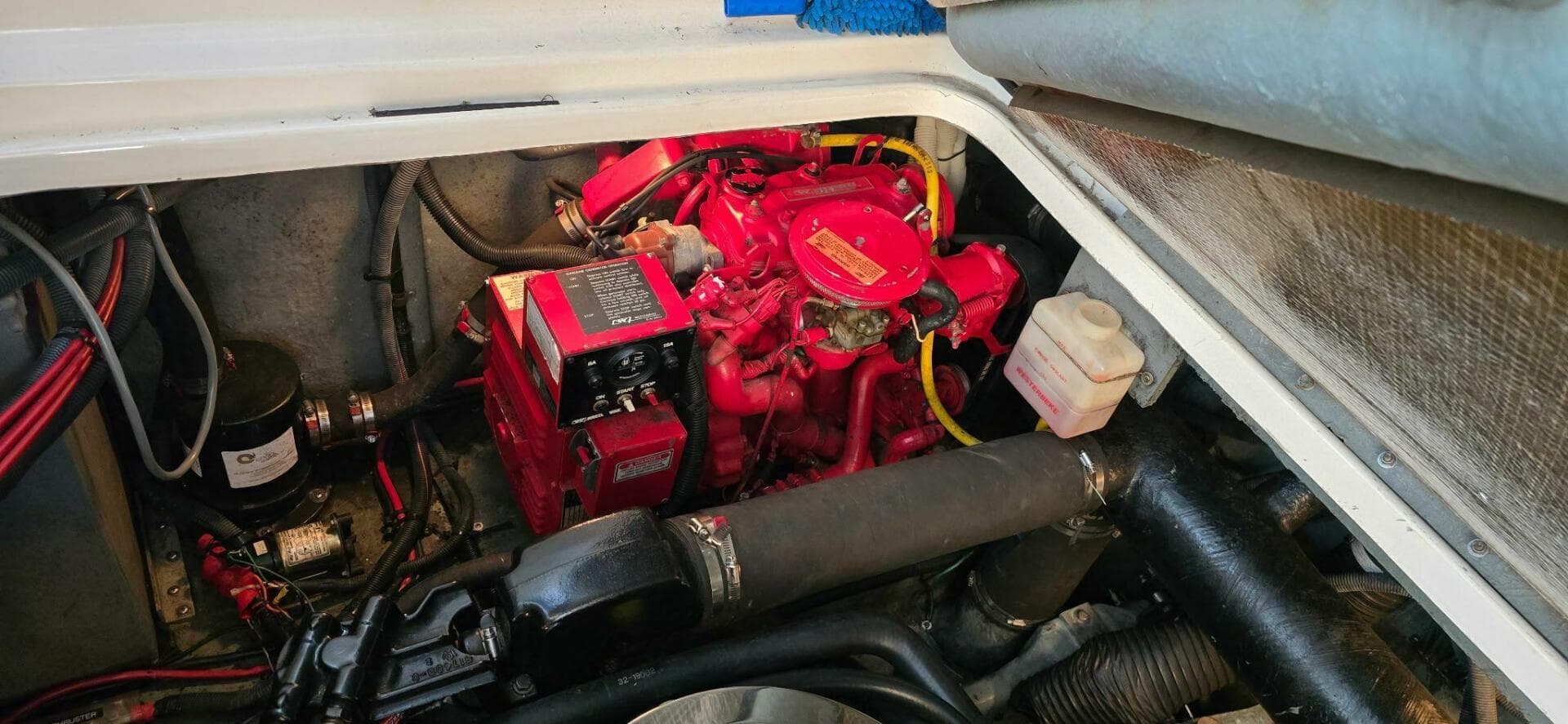 1997 Sea Ray 330 Sundancer — photo 26